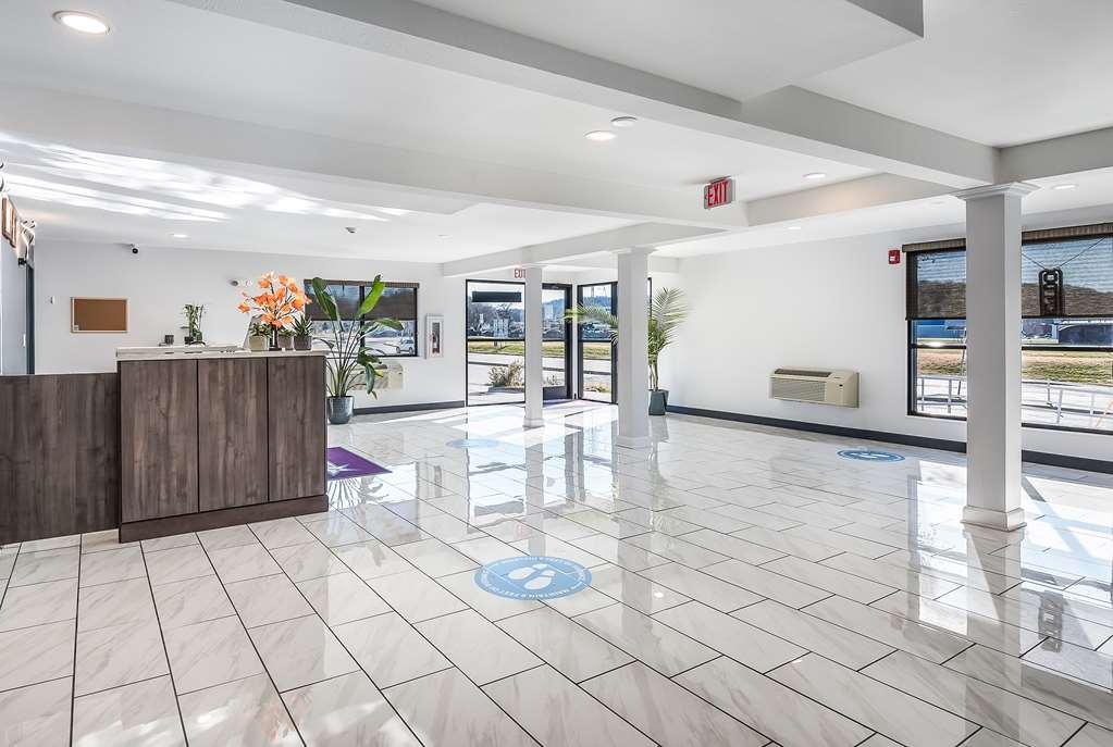 Americas Best Value Inn East Peoria Beltér fotó