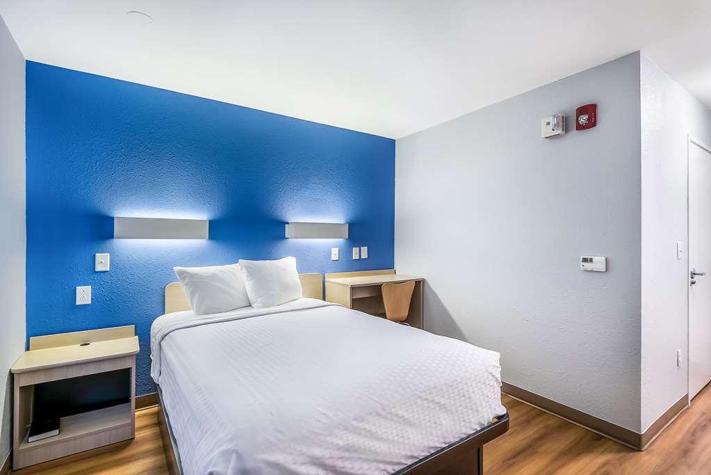 Americas Best Value Inn East Peoria Szoba fotó