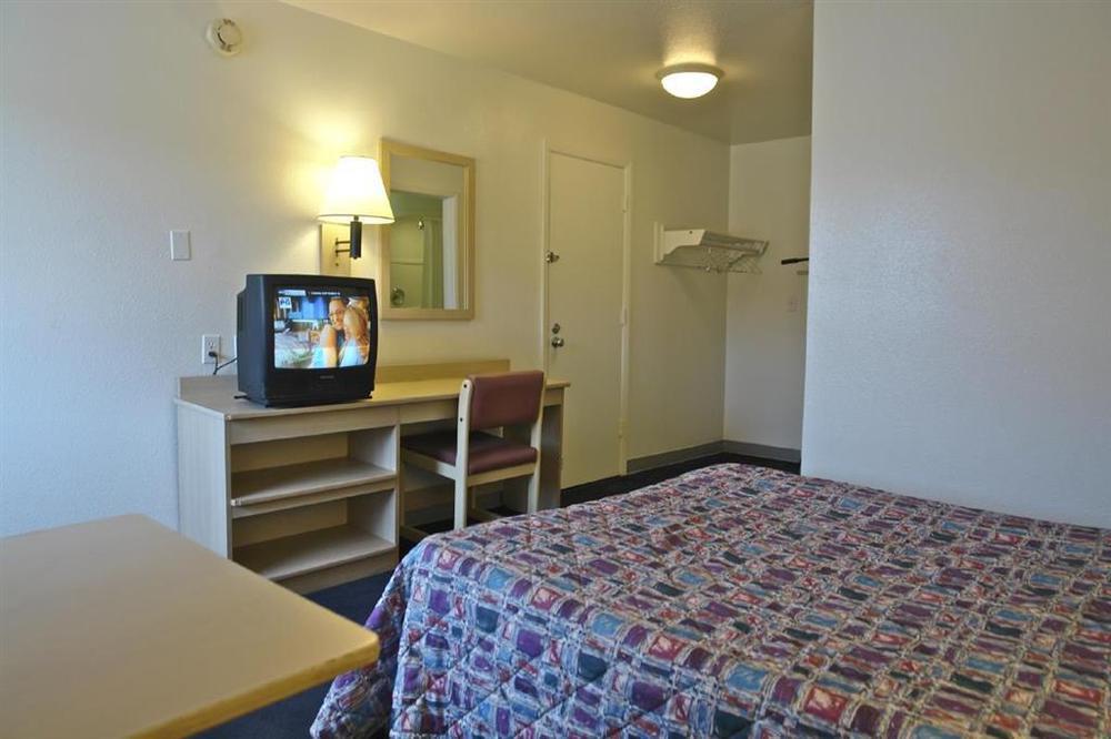 Americas Best Value Inn East Peoria Szoba fotó