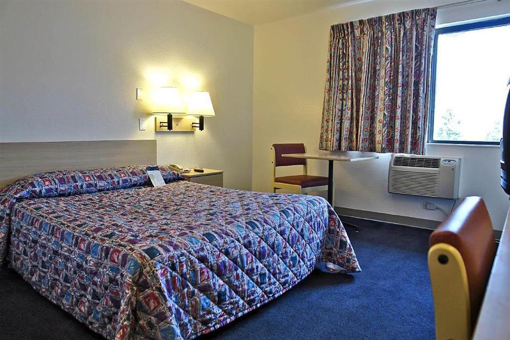 Americas Best Value Inn East Peoria Szoba fotó